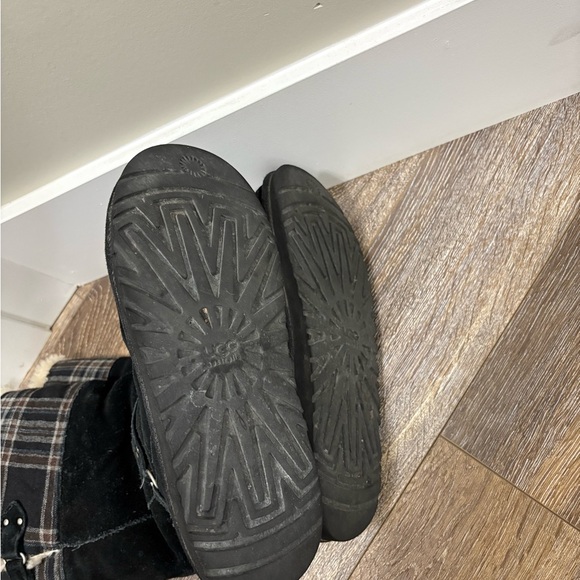 UGG AUSTRALIA KIDS SHOES MAURA BLACK BOOTS SZ 6 - Picture 3 of 15